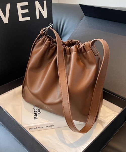 yuue' ( wear )（ユーイ）の「フェイクレザー巾着ショルダーバッグ（ショルダーバッグ・レディース・ブラック/ブラウン・FREE）」の16枚目の写真