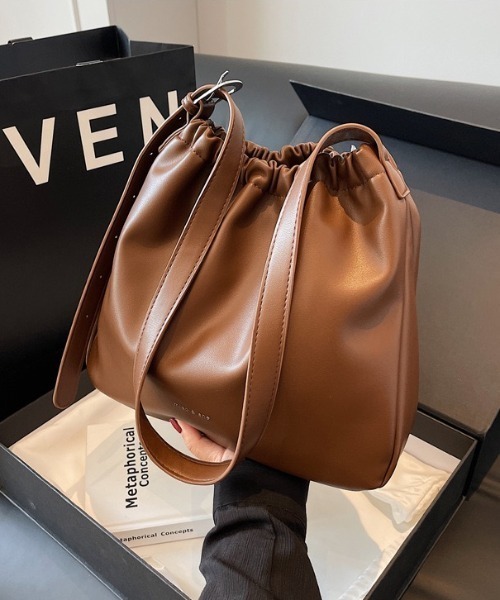 yuue' ( wear )（ユーイ）の「フェイクレザー巾着ショルダーバッグ（ショルダーバッグ・レディース・ブラック/ブラウン・FREE）」の15枚目の写真