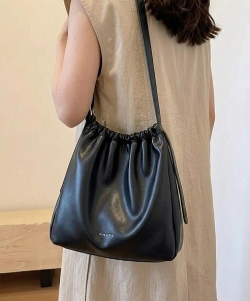 yuue' ( wear )(ユーイ)の「フェイクレザー巾着ショルダーバッグ(ショルダーバッグ・レディース・ブラウン/ブラック/アイボリー・FREE)」の22枚目の写真