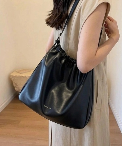 yuue' ( wear )(ユーイ)の「フェイクレザー巾着ショルダーバッグ(ショルダーバッグ・レディース・ブラウン/ブラック/アイボリー・FREE)」の21枚目の写真