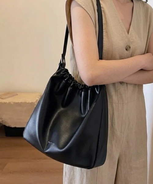 yuue' ( wear )(ユーイ)の「フェイクレザー巾着ショルダーバッグ(ショルダーバッグ・レディース・ブラウン/ブラック/アイボリー・FREE)」の20枚目の写真
