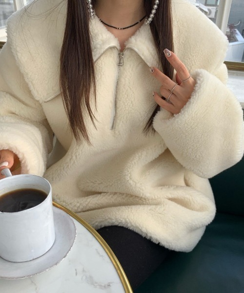 Mela(メラ)の「ビッグカラーハーフジップボアトップス(その他トップス・レディース・ベージュ/オフホワイト/ブラック・FREE)」の2枚目の写真