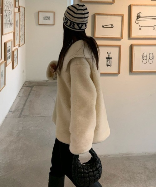 Mela(メラ)の「ビッグカラーハーフジップボアトップス(その他トップス・レディース・ベージュ/オフホワイト/ブラック・FREE)」の5枚目の写真