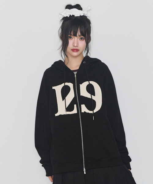 ILLIGO（イリゴ）の「129ロゴパッチフードジップブラック（パーカー