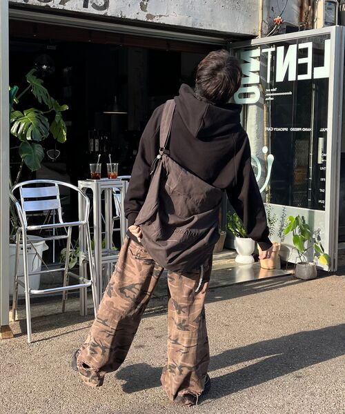 ILLIGO（イリゴ）の「129ロゴパッチフードジップブラック（パーカー