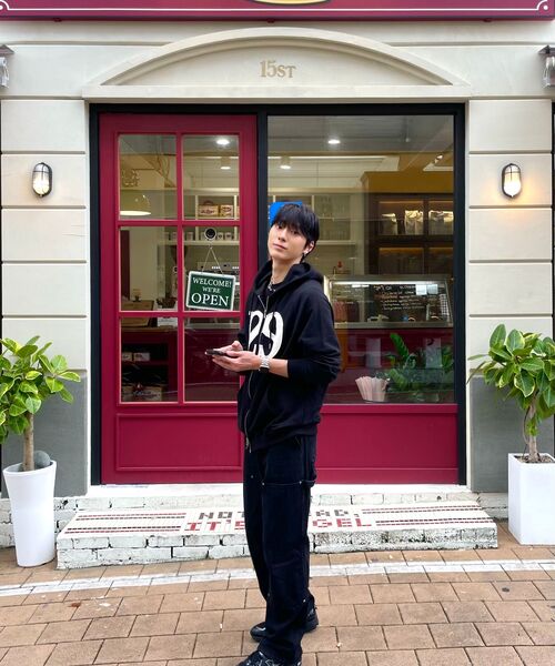 ILLIGO（イリゴ）の「129ロゴパッチフードジップブラック（パーカー