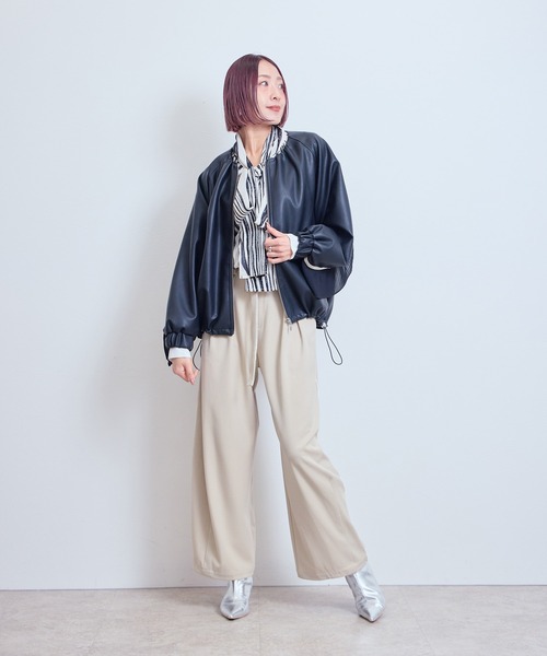 LHELBIE（レルビエ）の「バックプリーツ合皮ブルゾン（ブルゾン・レディース・ブラウン/オフホワイト/ブラック・M）」の7枚目の写真