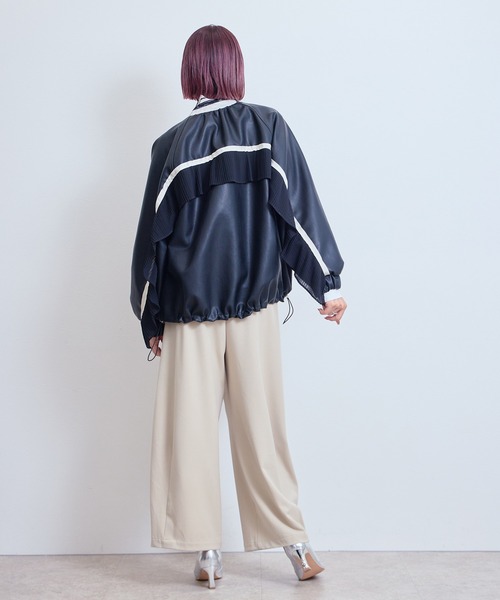 LHELBIE（レルビエ）の「バックプリーツ合皮ブルゾン（ブルゾン・レディース・ブラウン/オフホワイト/ブラック・M）」の6枚目の写真