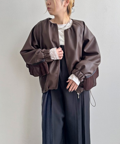 LHELBIE（レルビエ）の「バックプリーツ合皮ブルゾン（ブルゾン・レディース・ブラウン/オフホワイト/ブラック・M）」の20枚目の写真