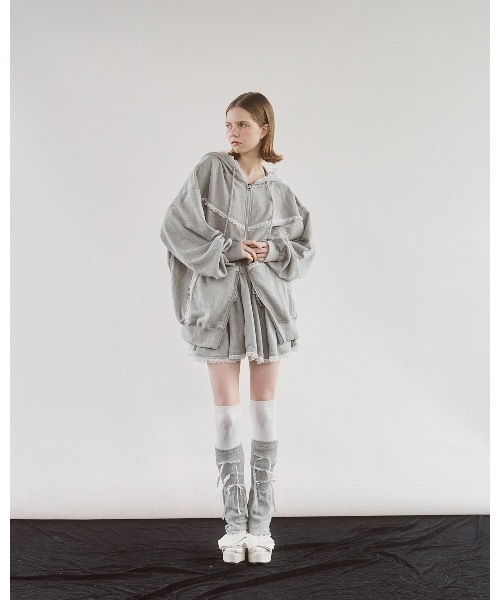 lilLilly（リルリリー）の「レースビッグフーディー（パーカー・レディース・ブラック/グレー・FREE）」の3枚目の写真