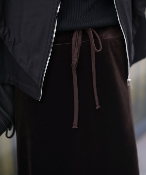 Marient（マリエント）の「ベロアロングSK（スカート・レディース・ダークブラウン/ブラック・FREE）」の3枚目の写真