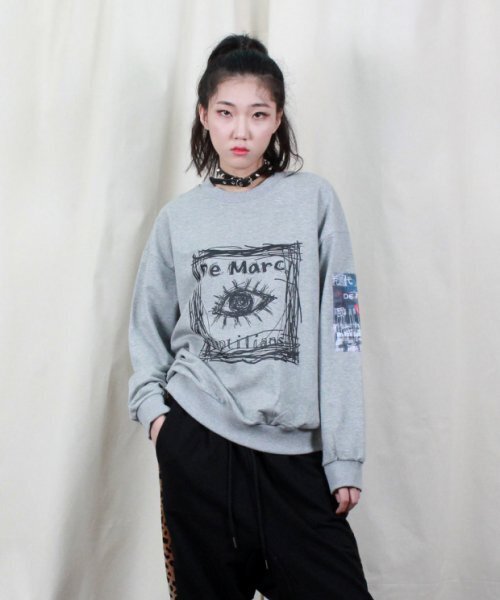 DEMARC(ドゥマーク)の「男女 スクエアグラフィック スウェット グレー(スウェット・メンズ・その他・MEDIUM/LARGE)」の1枚目の写真