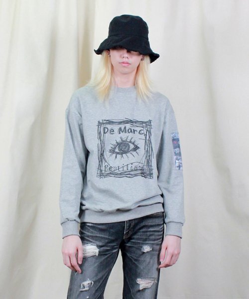 DEMARC(ドゥマーク)の「男女 スクエアグラフィック スウェット グレー(スウェット・メンズ・その他・MEDIUM/LARGE)」の5枚目の写真
