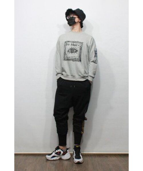 DEMARC(ドゥマーク)の「男女 スクエアグラフィック スウェット グレー(スウェット・メンズ・その他・MEDIUM/LARGE)」の2枚目の写真