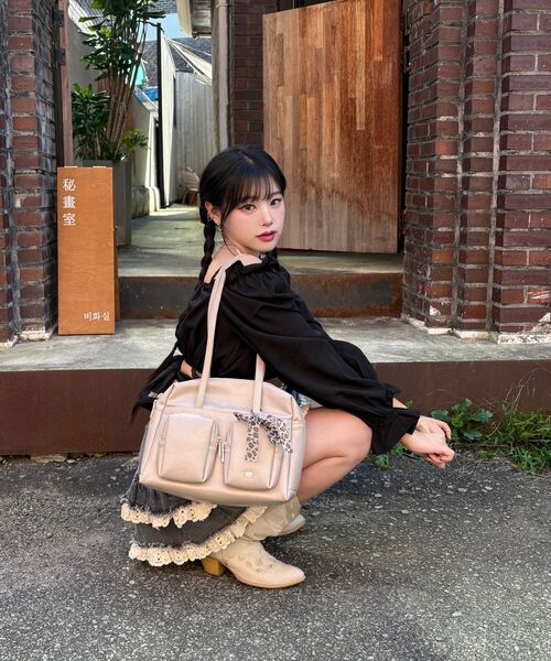 MCLANEE(マックラニー)の「エイシャポケットショルダーバッグ(ショルダーバッグ・レディース・ベージュ/ダークブラウン/ブラック・ONE SIZE)」の4枚目の写真