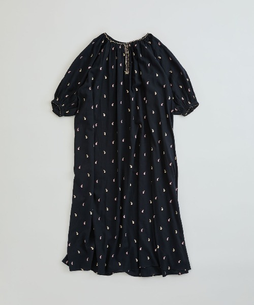 THE SHINZONE（ザ　シンゾーン）の「THE SHINZONE/シンゾーン　ペイズリー刺繍ドレス　PAISLEY EMBROIDERED DRESS　26MMSOP02（ワンピース・レディース・ナチュラル/ブラック・FREE）」の3枚目の写真