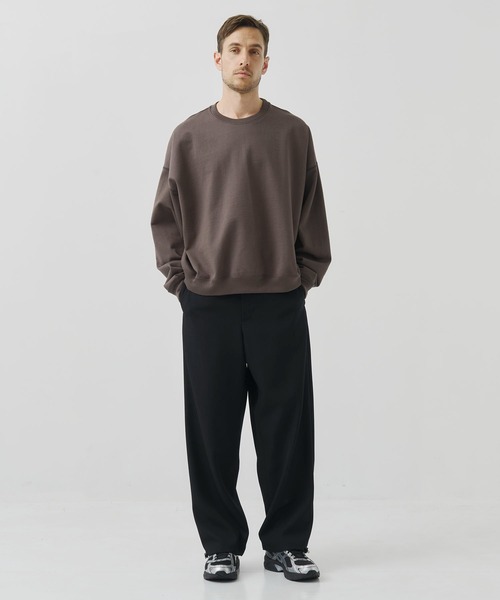 markaware(マーカウェア)の「【MARKAWARE/マーカウェア】HUGE SHORT SWEAT/スラックスに合う,360度美シルエットショートスウェット(スウェット・メンズ・ダークグレー/ダークネイビー・2/1)」の14枚目の写真