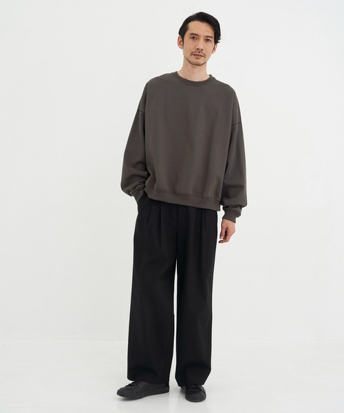 markaware(マーカウェア)の「【MARKAWARE/マーカウェア】HUGE SHORT SWEAT/スラックスに合う,360度美シルエットショートスウェット(スウェット・メンズ・ダークグレー/ダークネイビー・2/1)」の11枚目の写真