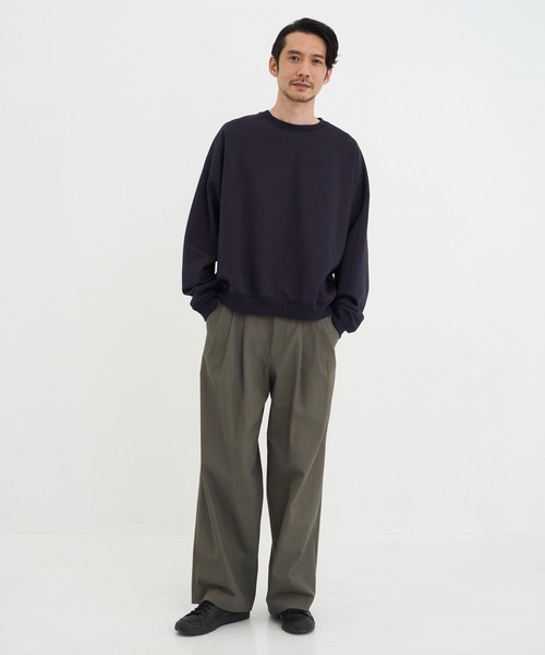 markaware(マーカウェア)の「【MARKAWARE/マーカウェア】HUGE SHORT SWEAT/スラックスに合う,360度美シルエットショートスウェット(スウェット・メンズ・ダークグレー/ダークネイビー・2/1)」の5枚目の写真