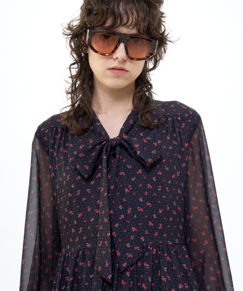 B QUIET(ビークワイエット)の「MAXI TIE NECK DRESS_BLACK RED(ワンピース・レディース・その他・MEDIUM/SMALL)」の4枚目の写真