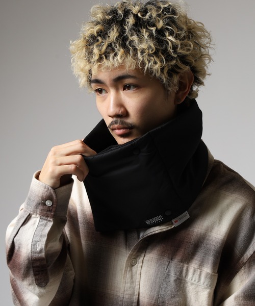 UNIVERSAL OVERALL（ユニバーサルオーバーオール）の「UNIVERSAL OVERALL 2AWY 軽くて暖かい シンサレート ネックウォーマー マフラー　男女兼用（ネックウォーマー/スヌード・メンズ・チャコール/ベージュ/ブラック・FREE）」の4枚目の写真