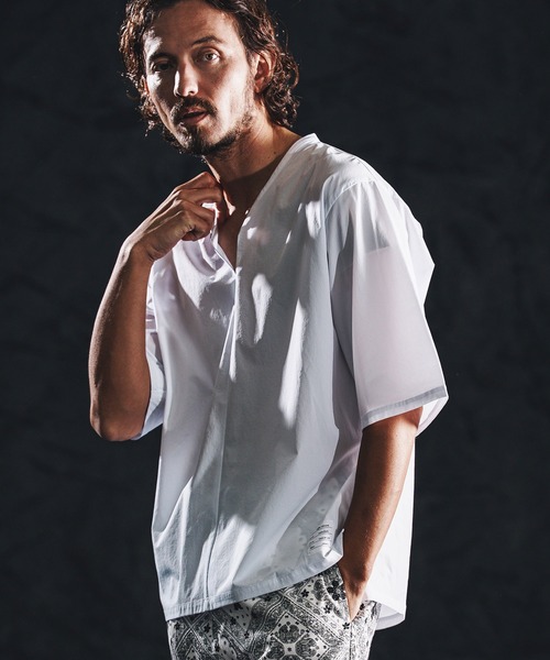 wjk reluxe(ダブルジェーケーリラックス)の「mt10162-cool touch key neck pullover キーネックプルオーバー(WR26S-07)(Tシャツ/カットソー・メンズ・グレイッシュベージュ/ネイビー/ホワイト・L/M/S)」の2枚目の写真