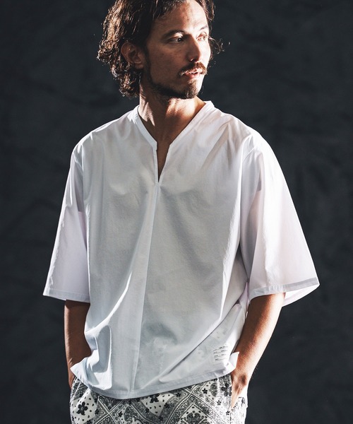 wjk reluxe(ダブルジェーケーリラックス)の「mt10162-cool touch key neck pullover キーネックプルオーバー(WR26S-07)(Tシャツ/カットソー・メンズ・グレイッシュベージュ/ネイビー/ホワイト・L/M/S)」の4枚目の写真