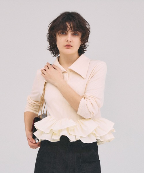 ARVELLIA(アルベリア)の「PEPLIUM CONTRAST KNIT(ニット/セーター・レディース・アイボリー/ブラック・M)」の4枚目の写真