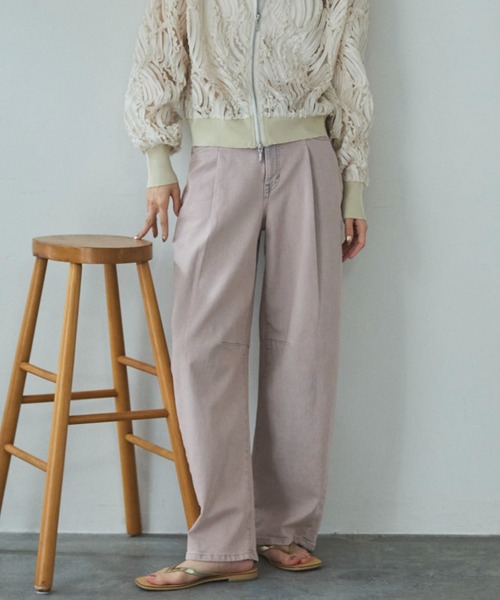 Doux archives（ドゥアルシーヴ）の「HANA TUCK CURVE TAPERED（デニムパンツ・レディース・ピンク/サックスブルー/ブルー・SMALL/MEDIUM）」の3枚目の写真