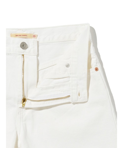 Levi's(リーバイス)の「Levi's/リーバイス RIBCAGE ショーツ ホワイト(デニムパンツ・レディース・ホワイト・23inch/24inch/25inch/26inch/27inch/28inch)」の9枚目の写真