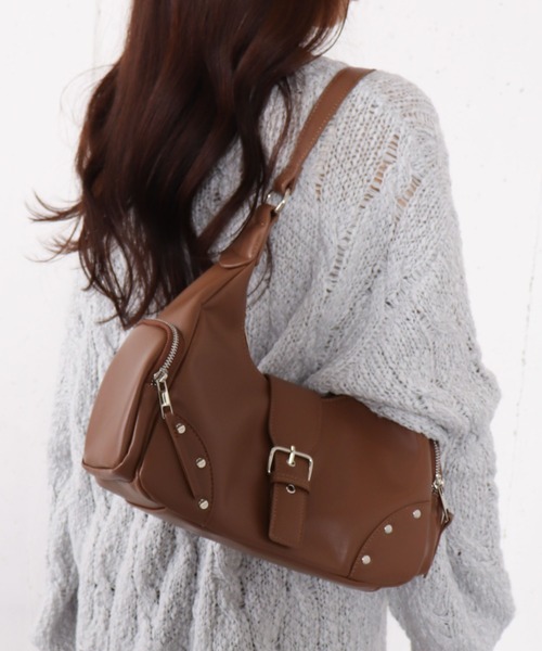 archives(アルシーヴ)の「ハーフムーンスタッズバッグ(ショルダーバッグ・レディース・キャメル/ブラック・FREE)」の7枚目の写真