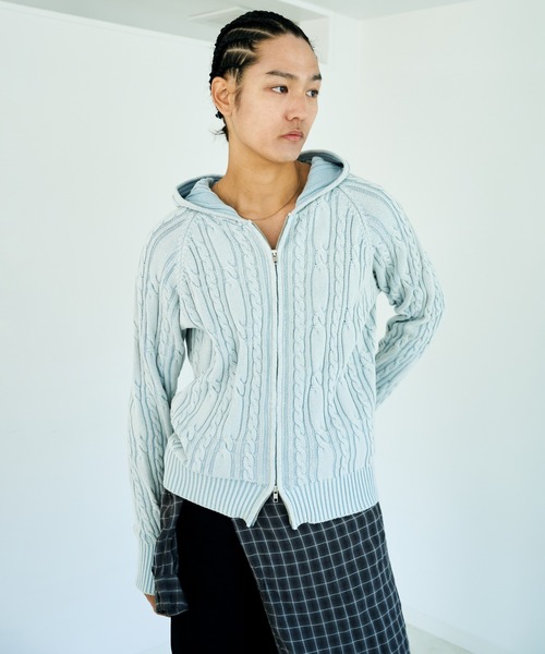 Camphor wood（カンファーウッド）の「STONE WASH DOUBLE ZIP CABLE KNIT HOODIE / ストーンウォッシュ加工ダブルジップケーブル柄ニットフーディ（パーカー・メンズ・ブラック/ブルー系・LARGE/MEDIUM）」の2枚目の写真