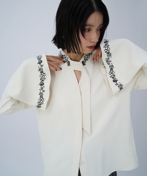 HARE(ハレ)の「タイツキシシュウブラウス(HARE)(シャツ/ブラウス・レディース・ホワイト/ブラック/グレー・FREE)」の2枚目の写真