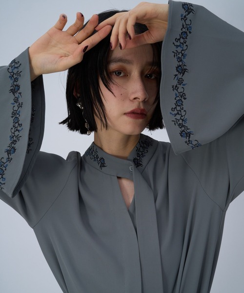 HARE(ハレ)の「タイツキシシュウブラウス(HARE)(シャツ/ブラウス・レディース・ホワイト/ブラック/グレー・FREE)」の3枚目の写真