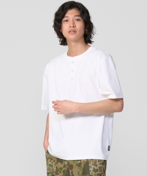 KRIFF MAYER(クリフメイヤー)の「【超接触冷感/UVカット】夏季GO!T(ヘンリーネック)(Tシャツ/カットソー・メンズ・ブラック/ベージュ/レッド/ブルー/オフホワイト・X-LARGE/LARGE/MEDIUM)」の1枚目の写真
