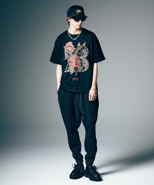 glamb（グラム）の「Velour Road T-Shirt / ベロアロードTシャツ（Tシャツ/カットソー・メンズ・ブラック/ホワイト・S/M/L）」の8枚目の写真