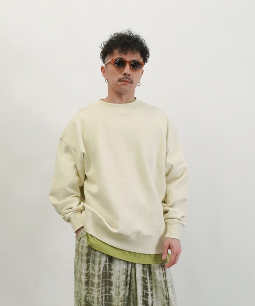 Aphlotus(アプロタス)の「ピグメント裏毛トレーナー(スウェット・メンズ・ホワイト/ブラック・SMALL/LARGE/MEDIUM)」の2枚目の写真