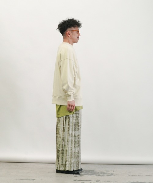 Aphlotus(アプロタス)の「ピグメント裏毛トレーナー(スウェット・メンズ・ホワイト/ブラック・SMALL/LARGE/MEDIUM)」の13枚目の写真