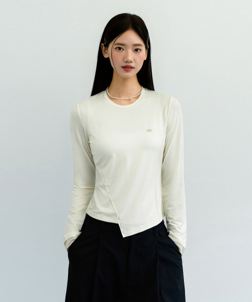 EUGGEN(ユジェン)の「ボタンスリットレイヤードロングスリーブTシャツ_クリーム&ベージュ(Tシャツ/カットソー・レディース・その他・SMALL/MEDIUM)」の1枚目の写真