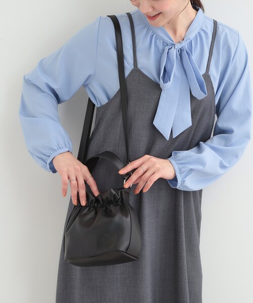 SHOO・LA・RUE（シューラルー）の「口元ギャザーミニショルダーバッグ（ショルダーバッグ・レディース・ブラック/シルバー・00）」の2枚目の写真