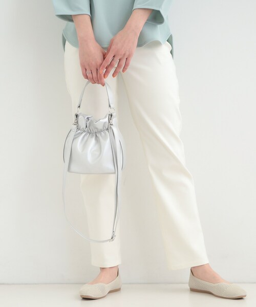 SHOO・LA・RUE（シューラルー）の「口元ギャザーミニショルダーバッグ（ショルダーバッグ・レディース・ブラック/シルバー・00）」の5枚目の写真