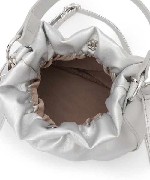 SHOO・LA・RUE（シューラルー）の「口元ギャザーミニショルダーバッグ（ショルダーバッグ・レディース・ブラック/シルバー・00）」の12枚目の写真