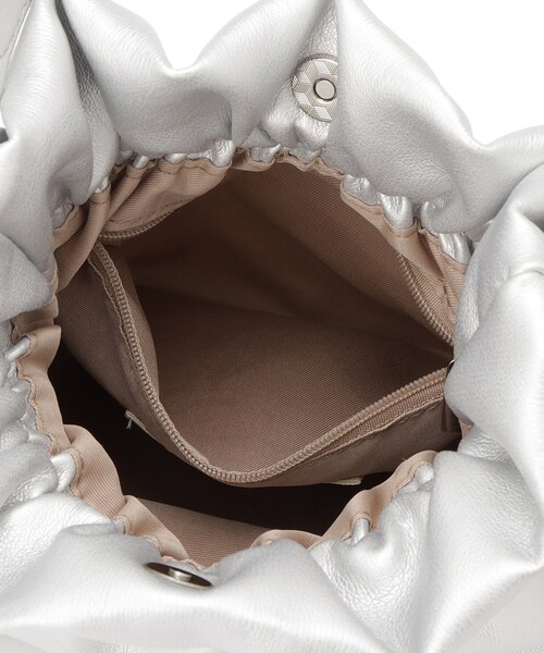 SHOO・LA・RUE（シューラルー）の「口元ギャザーミニショルダーバッグ（ショルダーバッグ・レディース・ブラック/シルバー・00）」の15枚目の写真