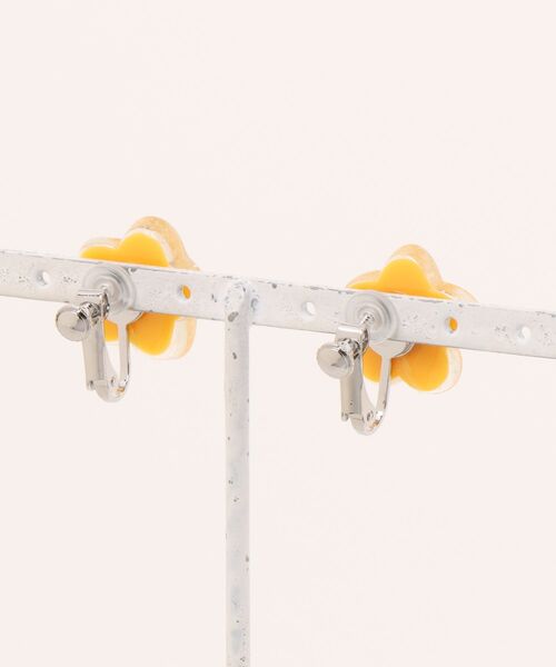 VIBGYOR Women（ヴィブジョー　ウィメン）の「【urge select】フラワーモチーフ キャンディーカラー イヤリング（イヤリング・レディース・イエロー系/パープル系/グリーン系/オレンジ系/ピンク系・FREE）」の12枚目の写真