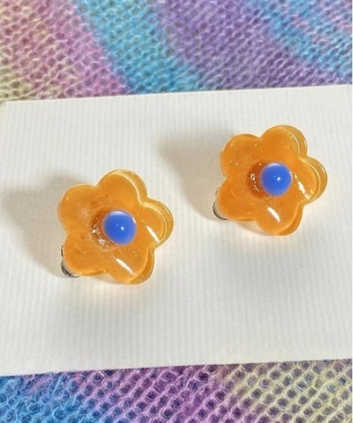 VIBGYOR Women（ヴィブジョー　ウィメン）の「【urge select】フラワーモチーフ キャンディーカラー イヤリング（イヤリング・レディース・イエロー系/パープル系/グリーン系/オレンジ系/ピンク系・FREE）」の11枚目の写真