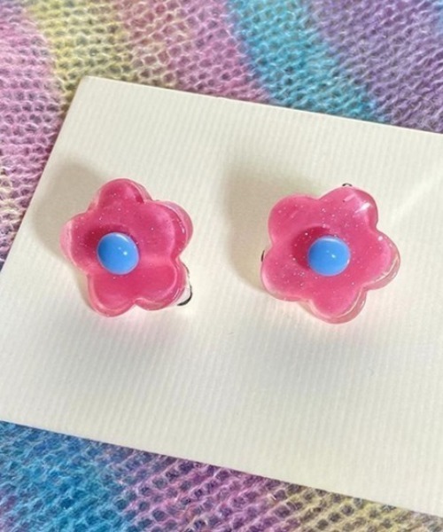 VIBGYOR Women（ヴィブジョー　ウィメン）の「【urge select】フラワーモチーフ キャンディーカラー イヤリング（イヤリング・レディース・イエロー系/パープル系/グリーン系/オレンジ系/ピンク系・FREE）」の10枚目の写真