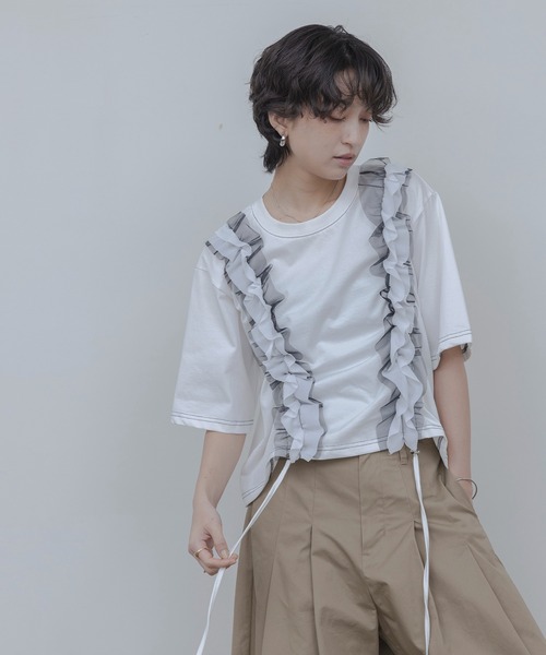 Eimee Law(エイミーロウ)の「ドロストフリルトップス(Tシャツ/カットソー・レディース・オフホワイト/ブラック・FREE)」の3枚目の写真