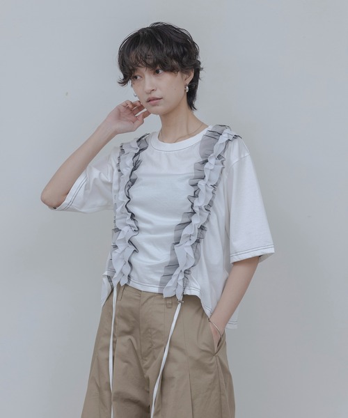 Eimee Law(エイミーロウ)の「ドロストフリルトップス(Tシャツ/カットソー・レディース・オフホワイト/ブラック・FREE)」の4枚目の写真