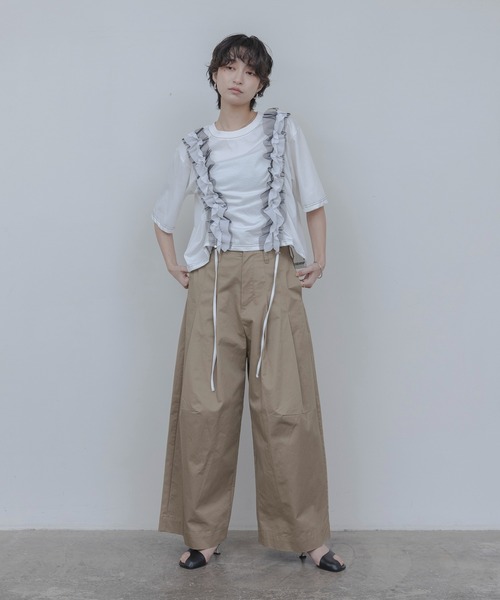 Eimee Law(エイミーロウ)の「ドロストフリルトップス(Tシャツ/カットソー・レディース・オフホワイト/ブラック・FREE)」の7枚目の写真