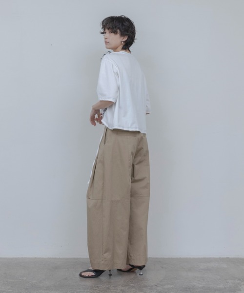 Eimee Law(エイミーロウ)の「ドロストフリルトップス(Tシャツ/カットソー・レディース・オフホワイト/ブラック・FREE)」の8枚目の写真